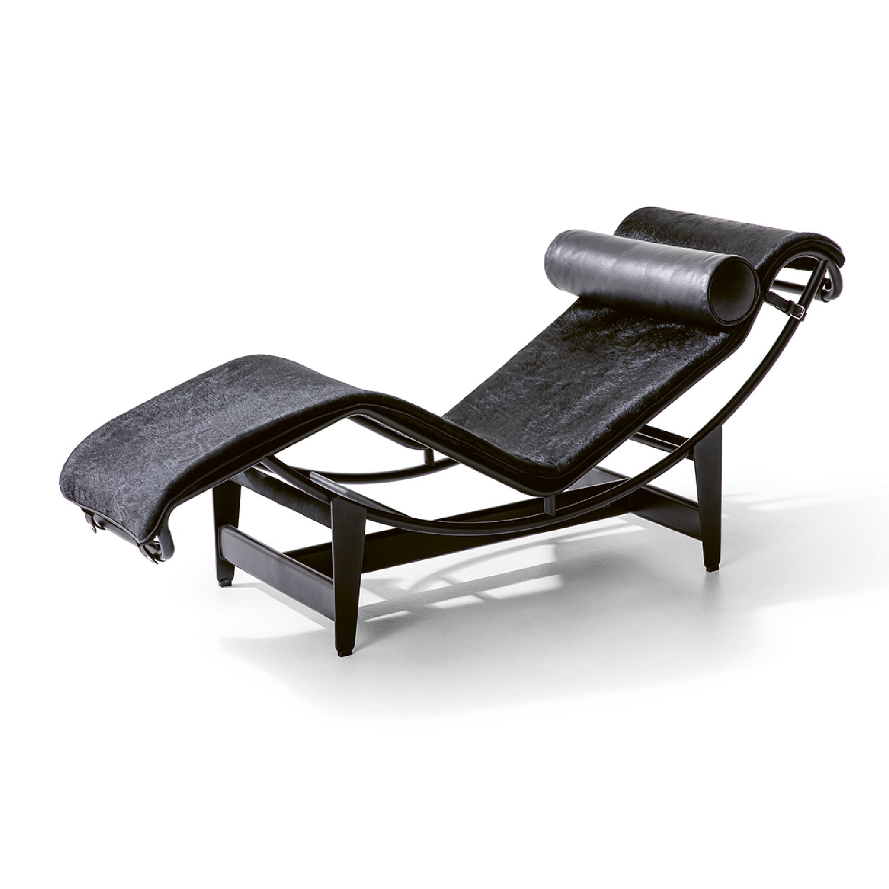 lc4-cassina-le-corbusier-jeanneret-perriand-chaiselounge-liege